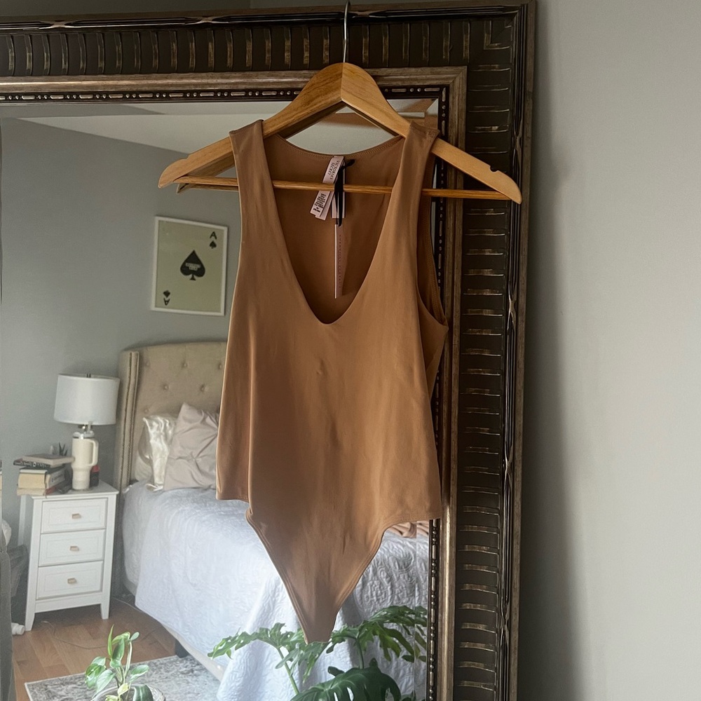 VS V-Neck Nude Bodysuit